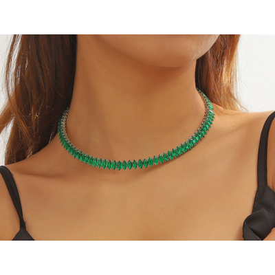 Collar de circones verdes