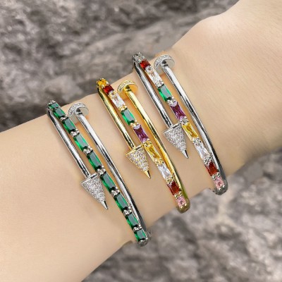 Pulsera de clavo con circones verdes