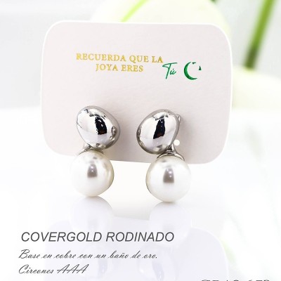 Aretes en covergold con baño en Rodio con perla